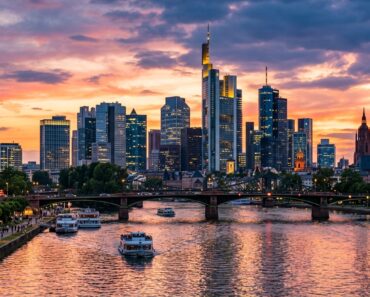 Flights from Baku to Frankfurt — Heydar Aliyev (GYD) to Frankfurt am Main (FRA)